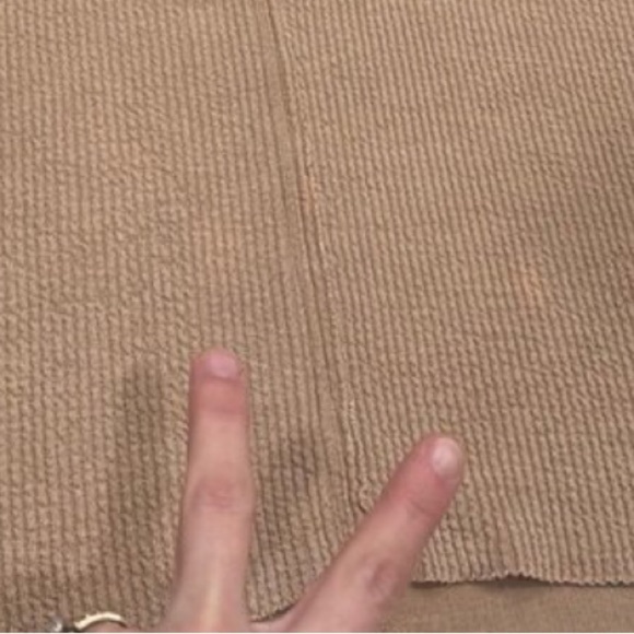 Aerie Big Hug V-Neck Waffle Sweatshirt in a brown/camel/tan  Oversized Small - Picture 11 of 11